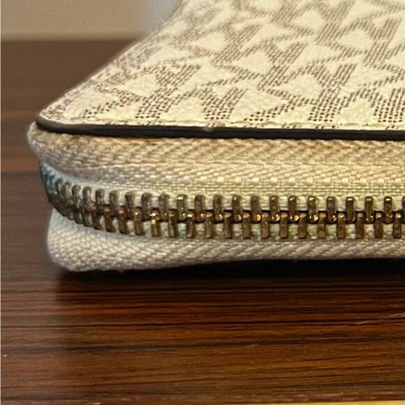 Michael Kors Jet Set - Flat Phone Case/Wristlet - Vanilla/Gold - Picture 5 of 6